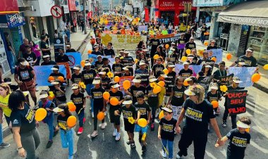 Passeata alerta para luta contra exploração sexual de crianças e adolescentes