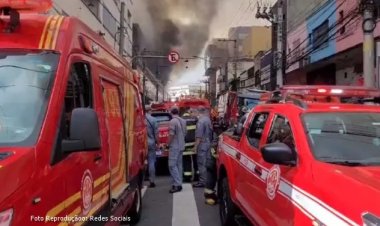 Incêndio Afeta Cerca de 200 Lojas no Shopping 25 de Março, Brás
