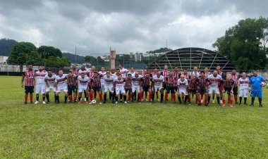 Jogo Entre Solteiros e Casados com direito a homenagem e resenha no Campo do Industrial no Timirim em Timóteo