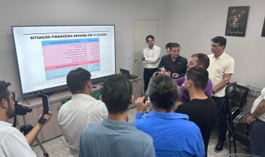 Prefeito Vitor Prado expõe déficit deixado por administração passada