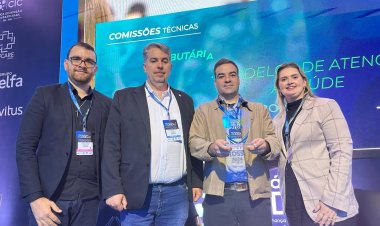 Usisaúde participa do Seminário da Unidas e recebe prêmio por conquista da nota máxima no IDSS