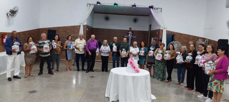 Aniversariantes do Mês são Homenageados em Evento na AAPT
