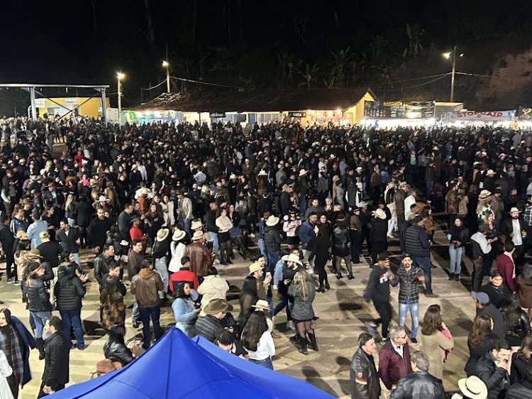 41ª Cavalgada de Jaguaraçu é coroada com sucesso de público, musica, desfile e concurso de marcha de alto nível