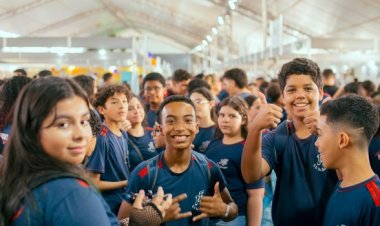 Governo de Minas distribui mais de 12 mil vales-livros em encontro literário em Campo Belo