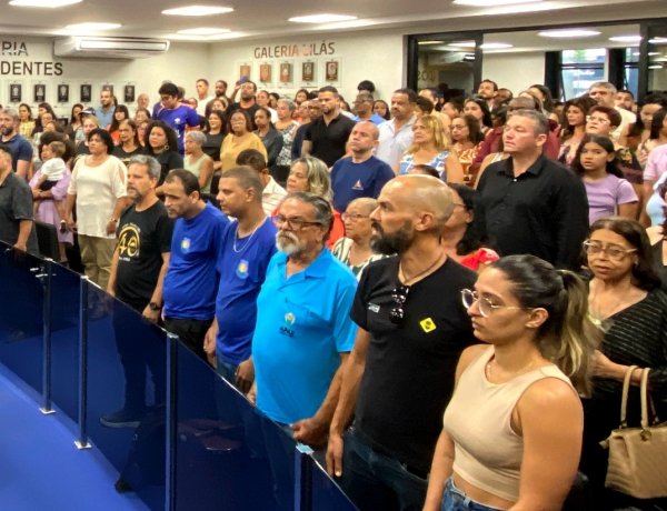 Câmera de Timóteo entrega mansões de aplausos e medalha mundinho