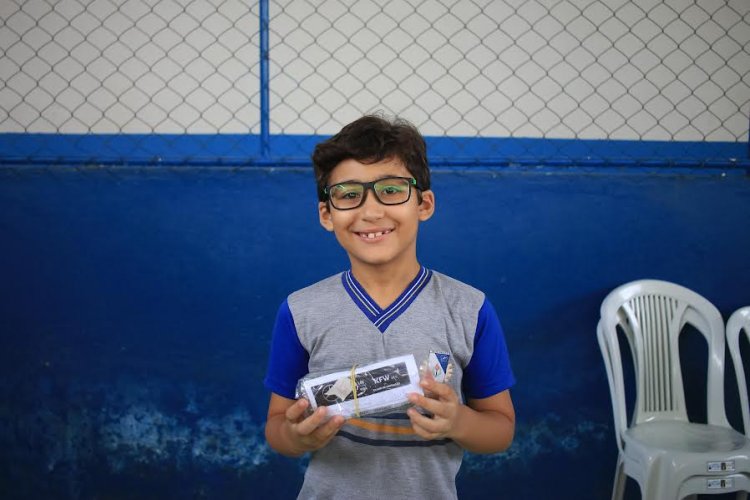 Prefeitura de Fabriciano entrega 1.200 óculos para alunos da rede municipal com problemas de visão